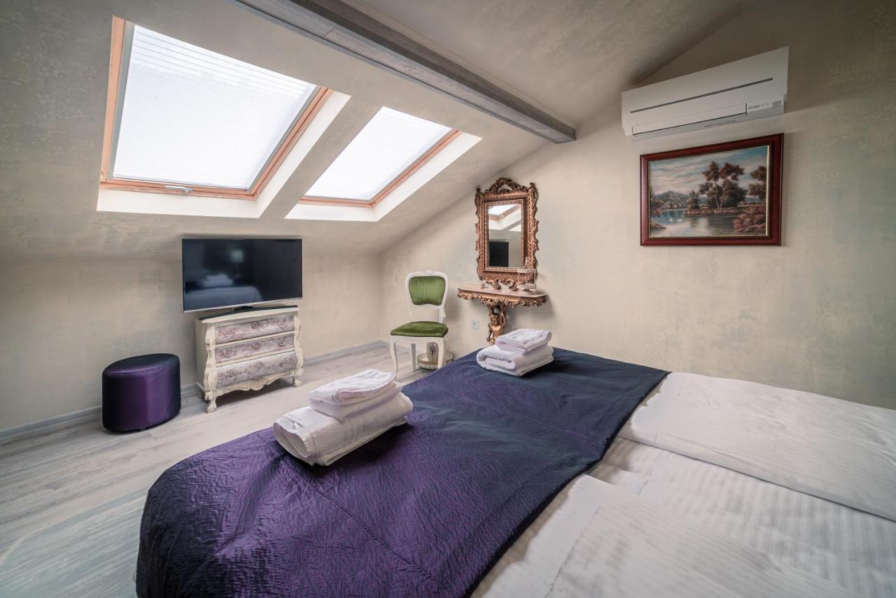 The Gallery Guest House - Garden And Garage Veliko Tarnovo Exterior photo
