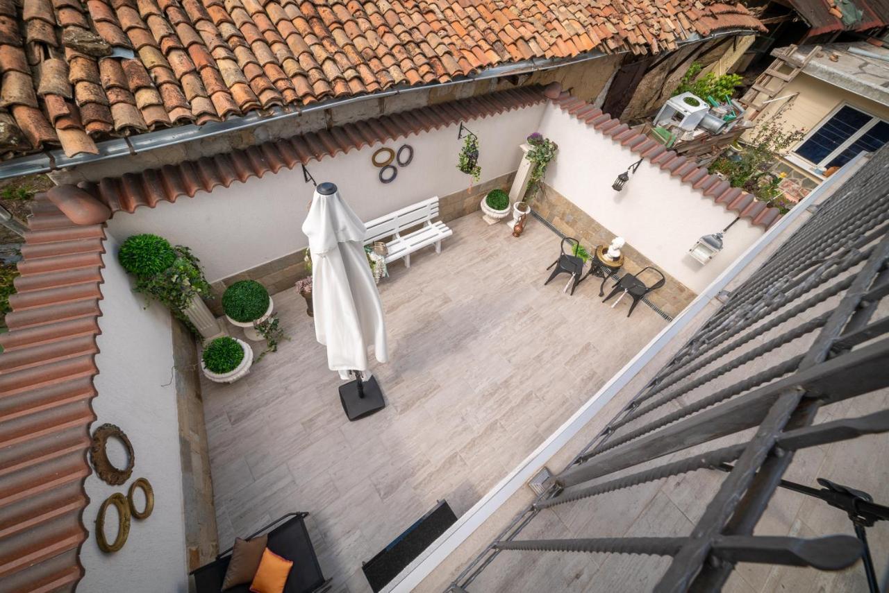 The Gallery Guest House - Garden And Garage Veliko Tarnovo Exterior photo