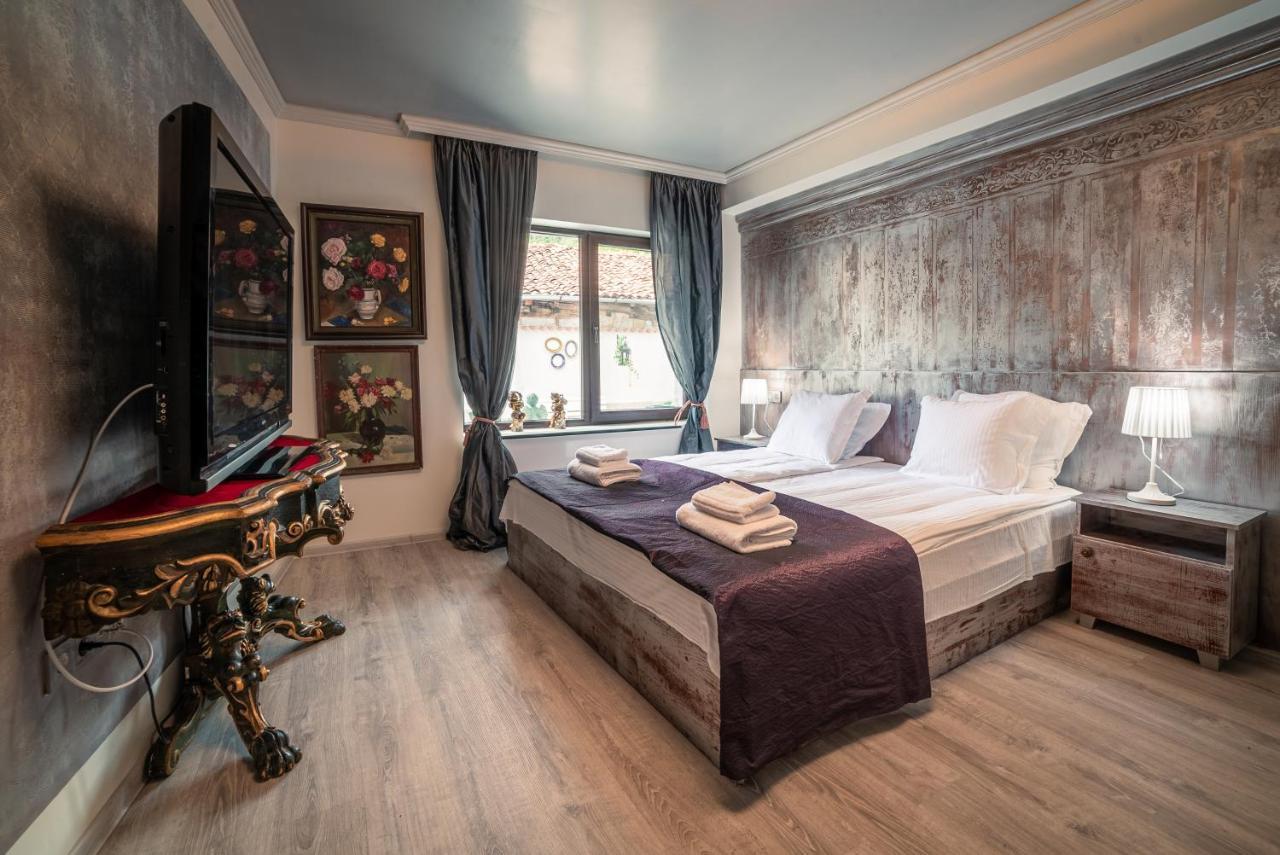 The Gallery Guest House - Garden And Garage Veliko Tarnovo Exterior photo