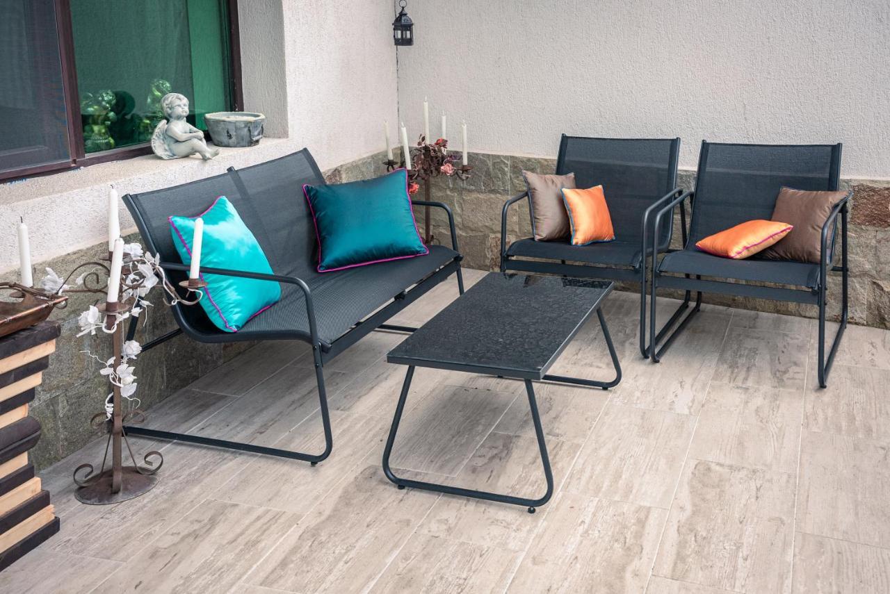 The Gallery Guest House - Garden And Garage Veliko Tarnovo Exterior photo